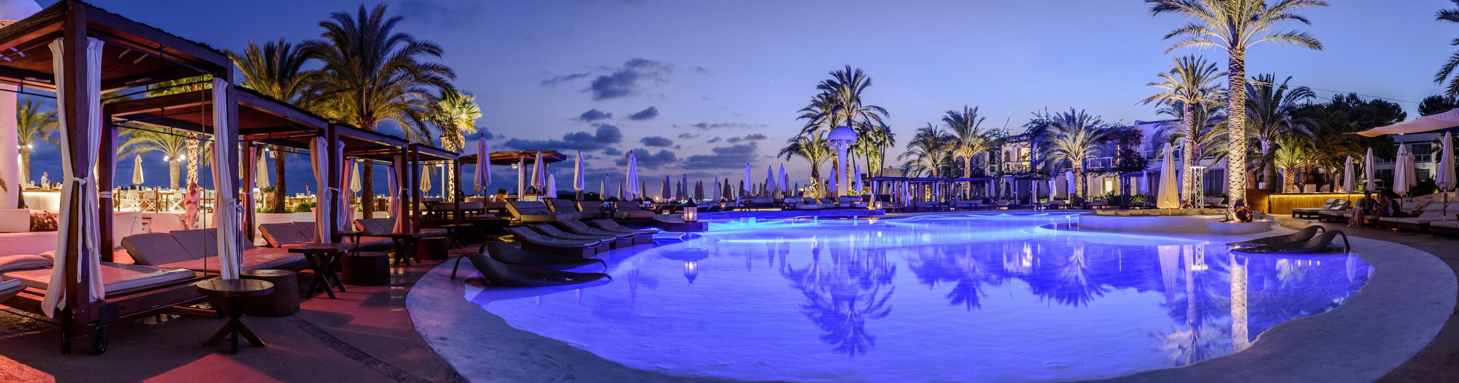 منتجع ديستينيو باتشا Playa De Talamanca المظهر الخارجي الصورة