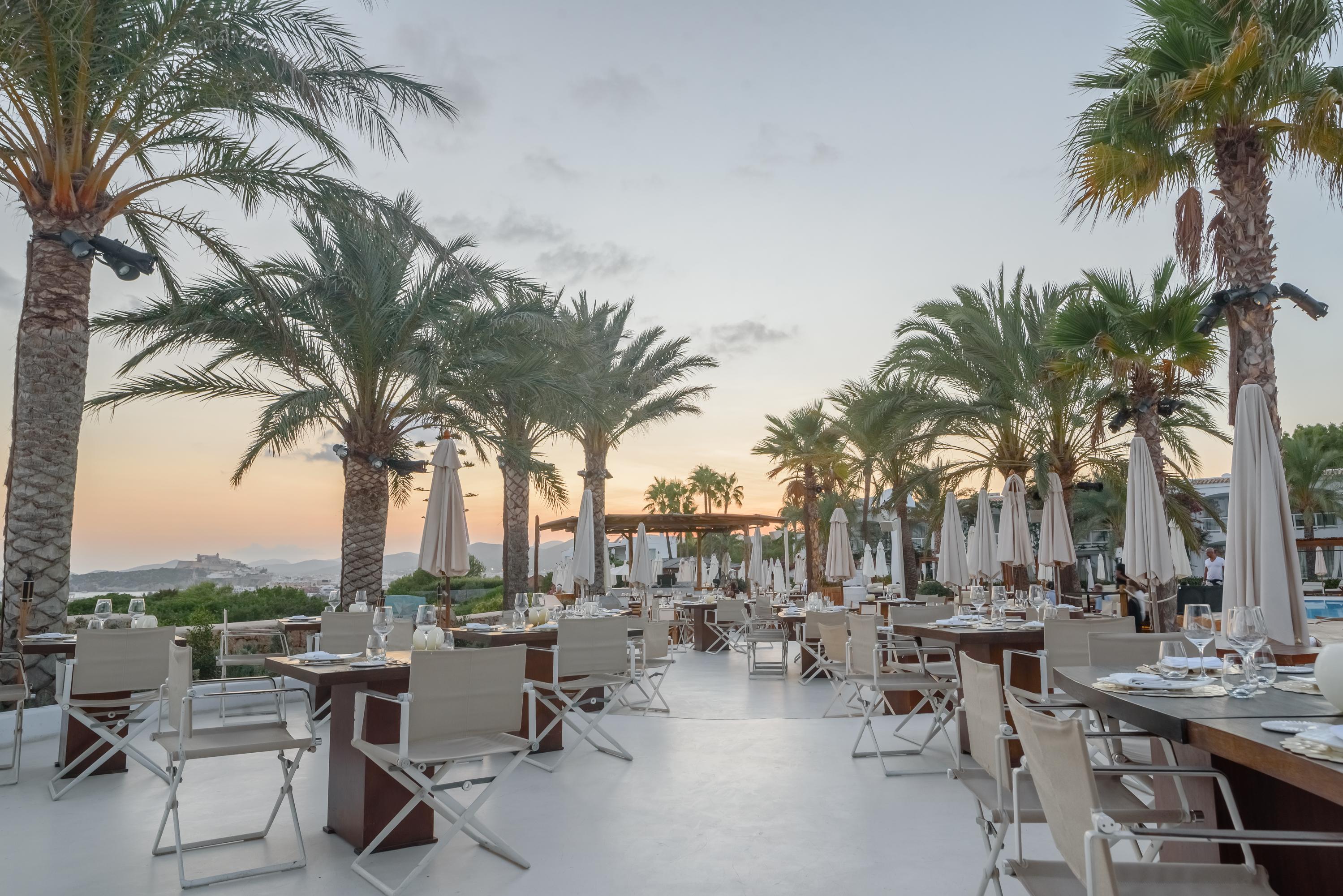 منتجع ديستينيو باتشا Playa De Talamanca المظهر الخارجي الصورة